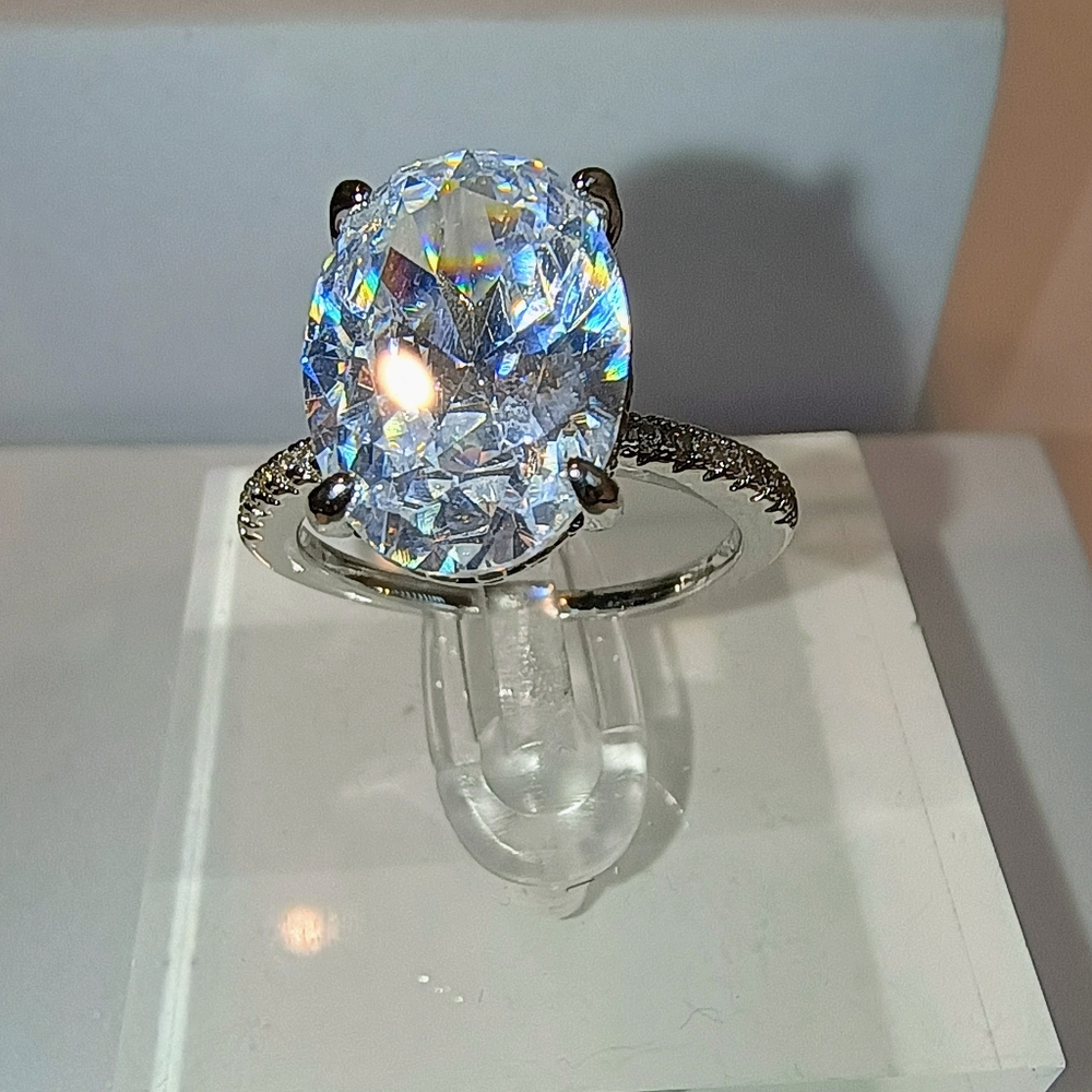 Fashion Jewelry Silver Sparkling Ring Size 7 - Picture 6 of 6